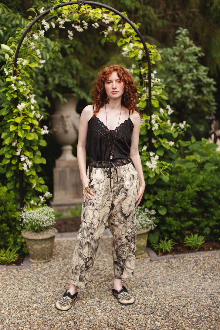 Honey & The Moon - Linen Crop Artist Pant O/S | Daisies and